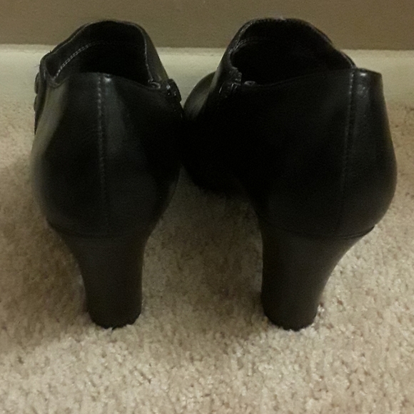 Aerosoles Black Ankle Shoes, EUC, Sz 9 - Picture 4 of 8